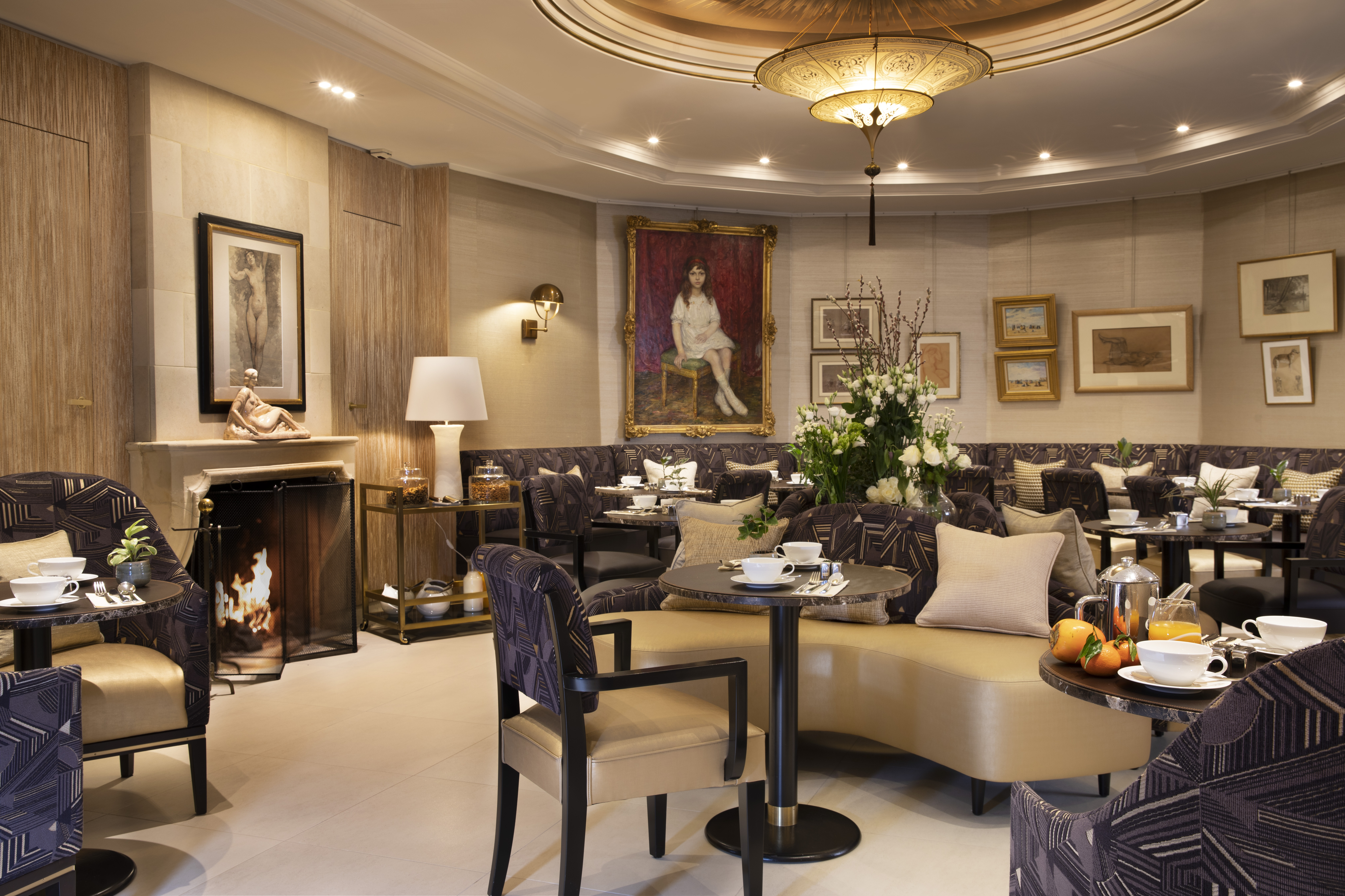 Breakfast room with seating areas, art work and statues around the room 