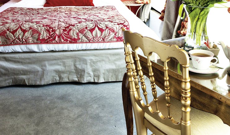 Double room at the Hotel de l'Univers with red painted walls a double bed and desk