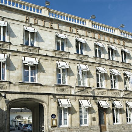 Hotel de L'univers exterior view of a big stone building with lots of windows