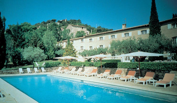 Bastide du Calalou Provence outdoor swimming pool loungers and gardens