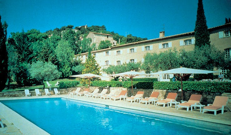 Bastide du Calalou Provence outdoor swimming pool loungers and gardens