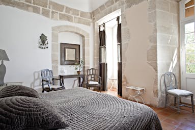 Chateau de Mazan Provence Jardin bedroom with exposed stone and a stone archway