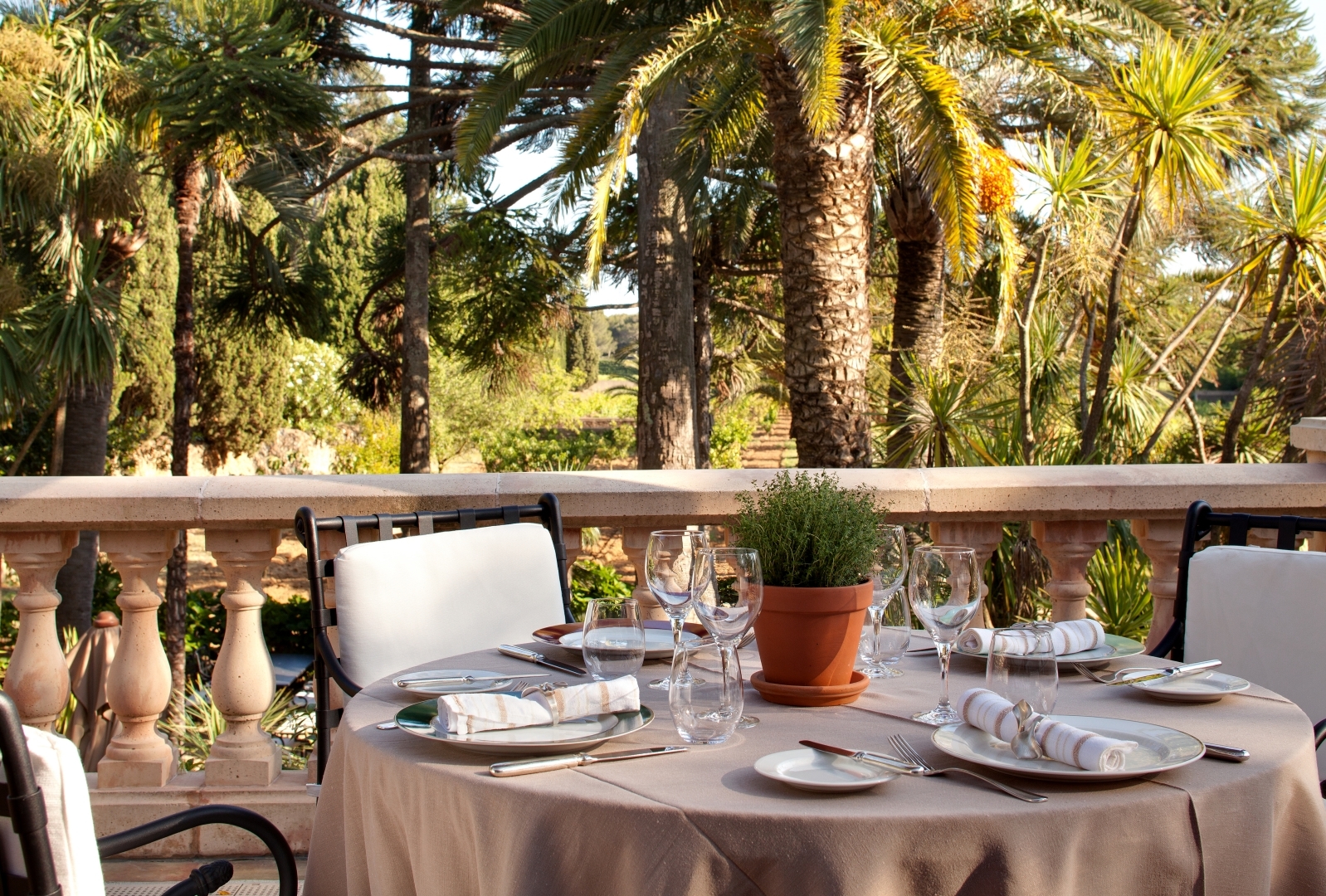 Chateau de Valmer table set in daytime