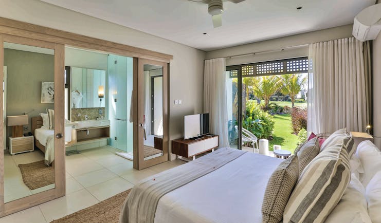 Anahita Mauritius prestige villa master bedroom bed en suite bathroom garden views