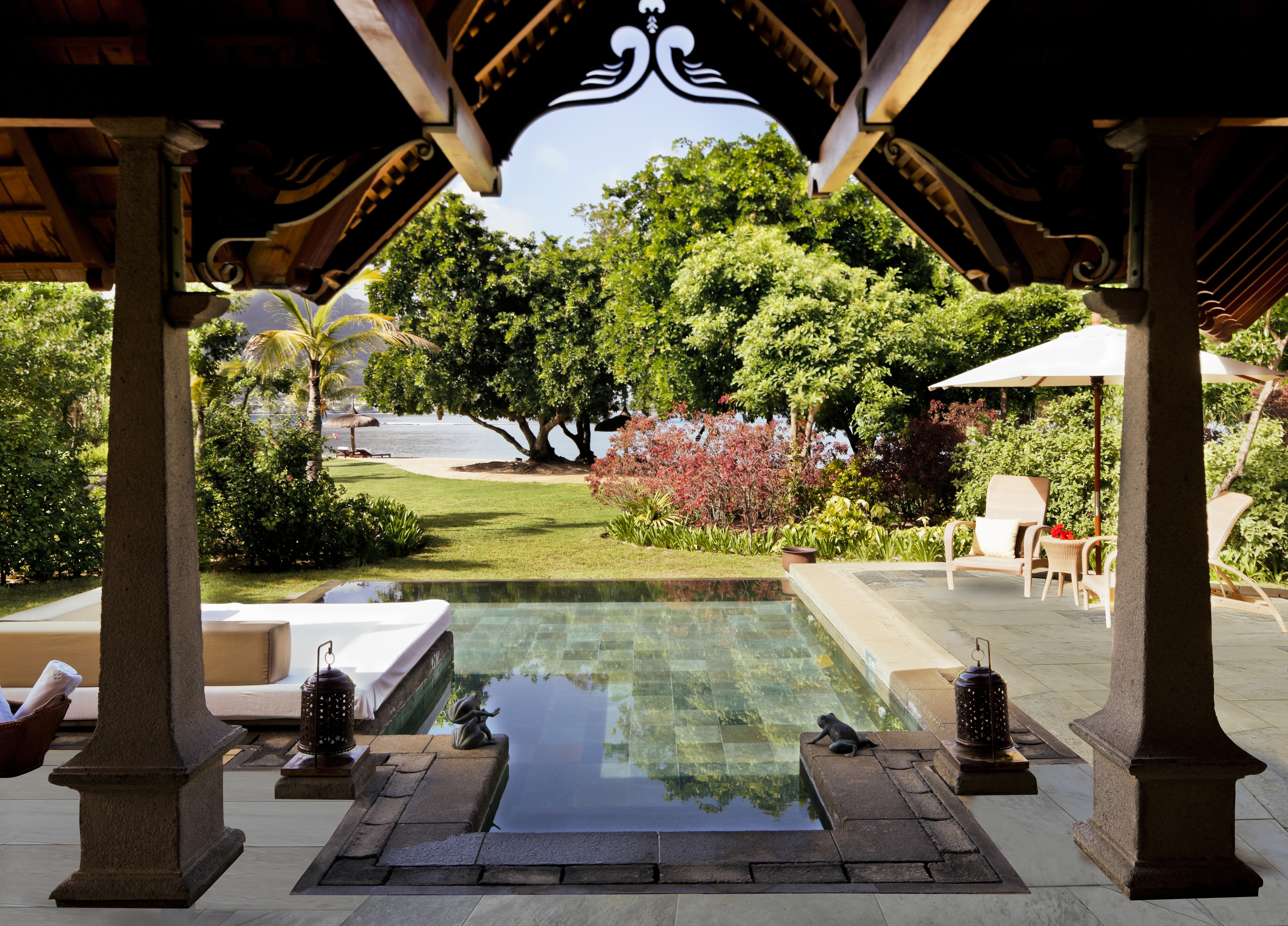 Exclusive suite illa with plunge pool and gardens 