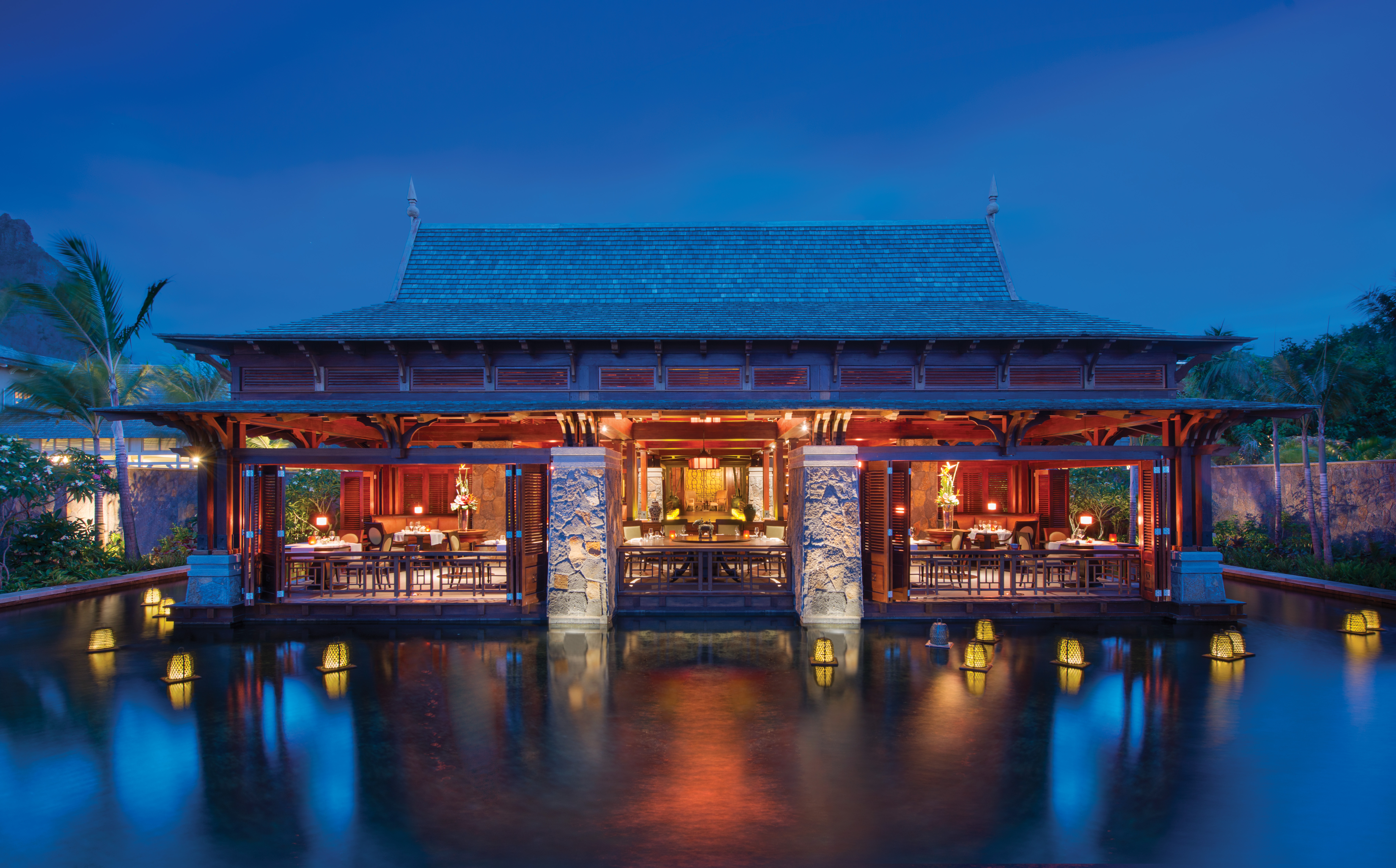 Restaurant exterior showing a restaurant with lake area out in front and dining tables set up inside