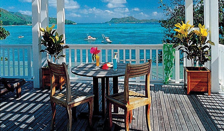 Hotel L'Archipel Seychelles restaurant balcony terrace sea view 