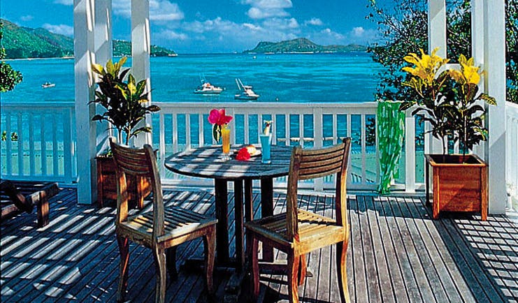 Hotel L'Archipel Seychelles restaurant balcony terrace sea view 
