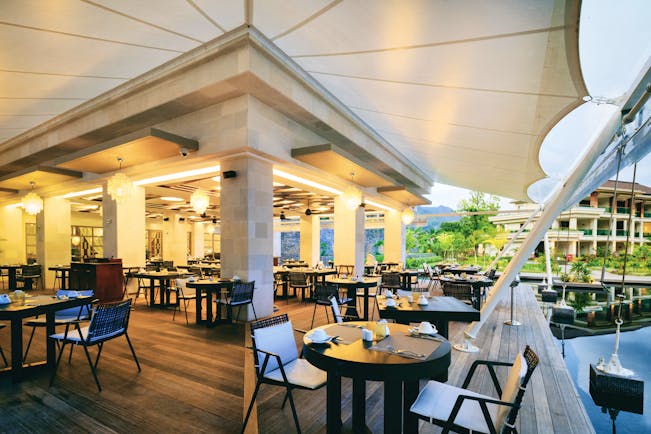 Savoy Seychelles restaurant, tables and chairs, elegant modern decor