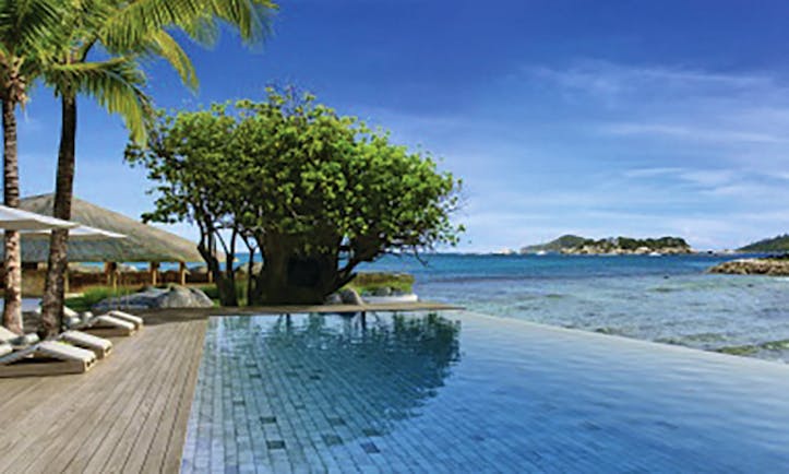 Six Senses Zil Pasyon infinity pool, wooden decking overlooking sea