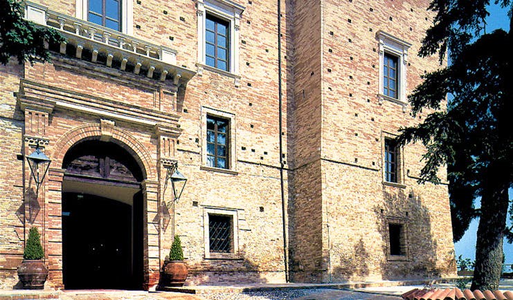 Castello Chiola Abruzzo exterior traditional architecture driveway 