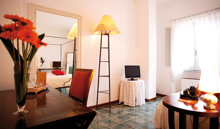 La Locanda Delle Donne Monache Basilicata classic room bed wardrobe modern décor