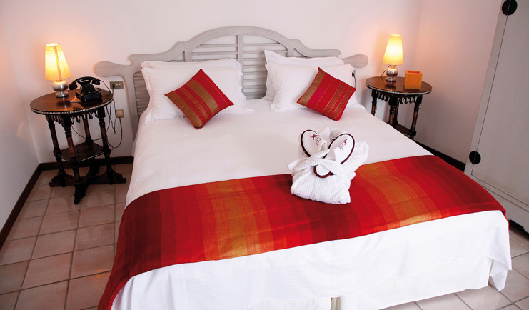 La Locanda Delle Donne Monache Basilicata deluxe bedding cushions slippers