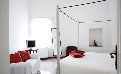 La Locanda Delle Donne Monache Basilicata suite interior four poster bed sofa modern décor