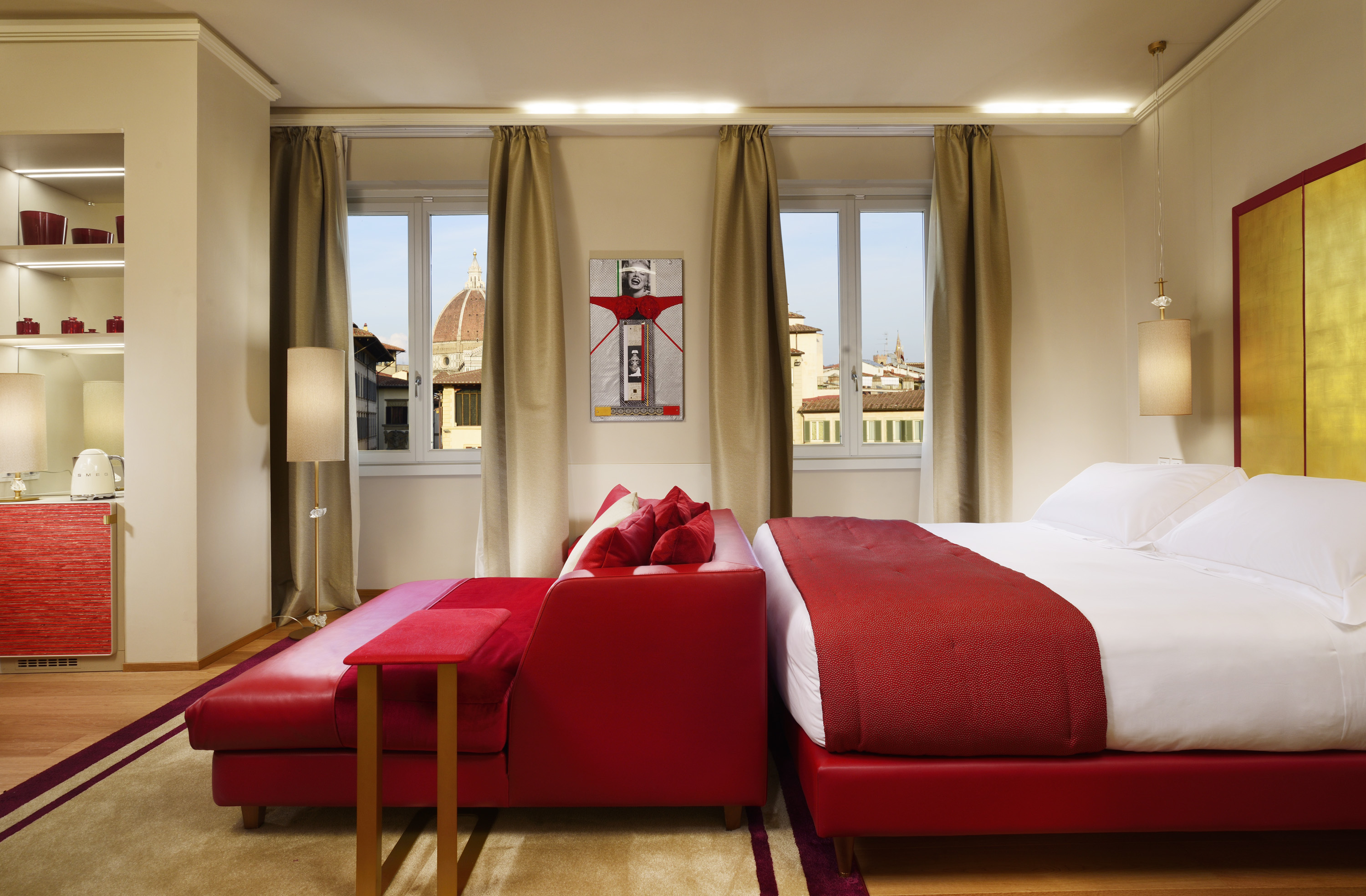 Grand Hotel Minerva Florence red and white bed of spacious junior suite