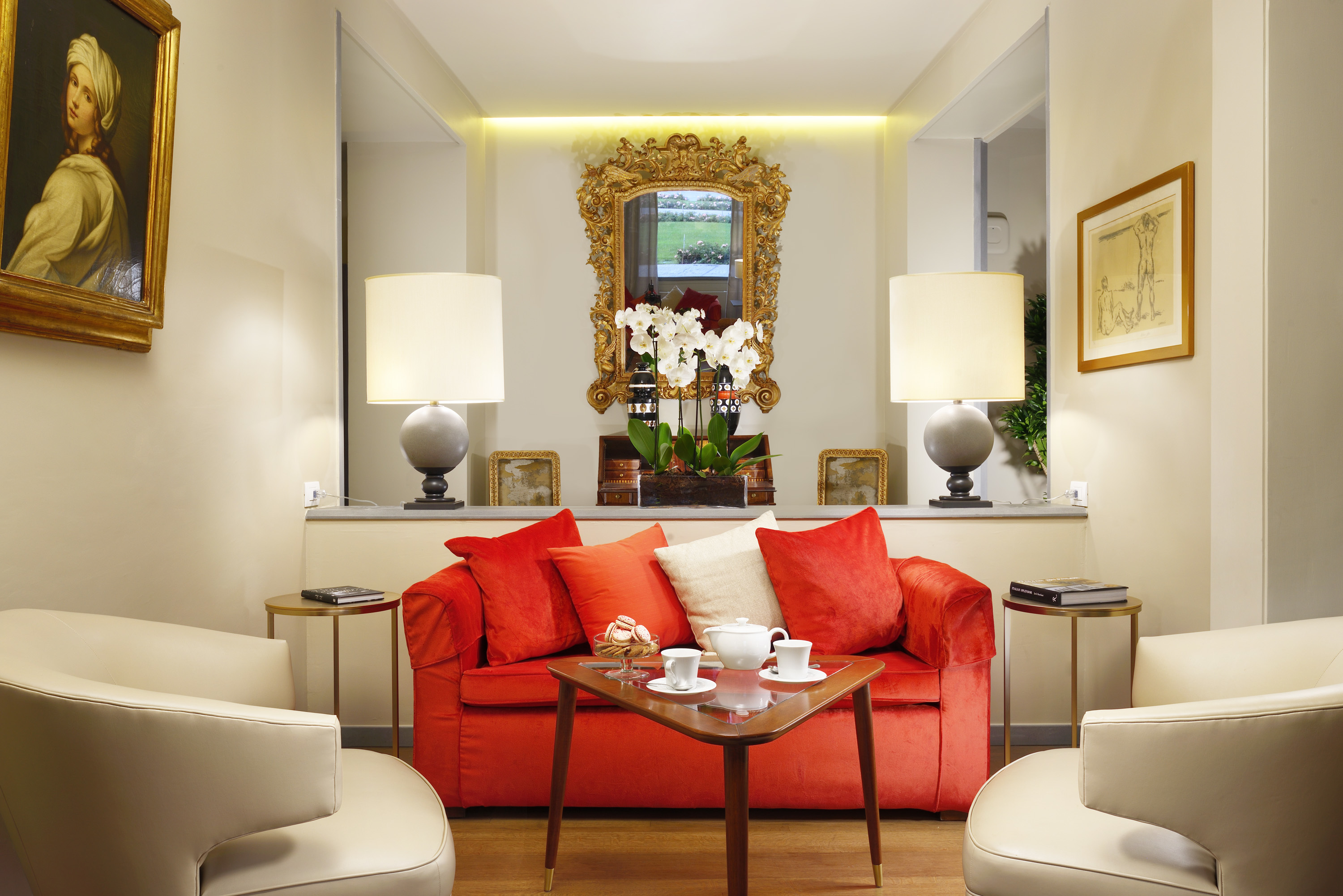 Grand Hotel Minerva Florence red sofas and white walls