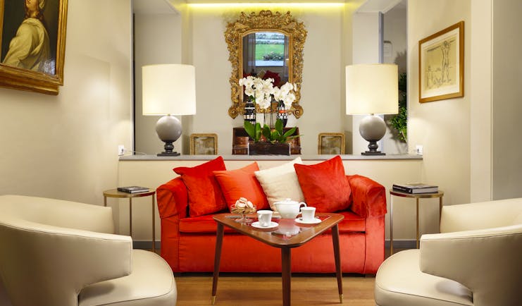 Grand Hotel Minerva Florence red sofas and white walls