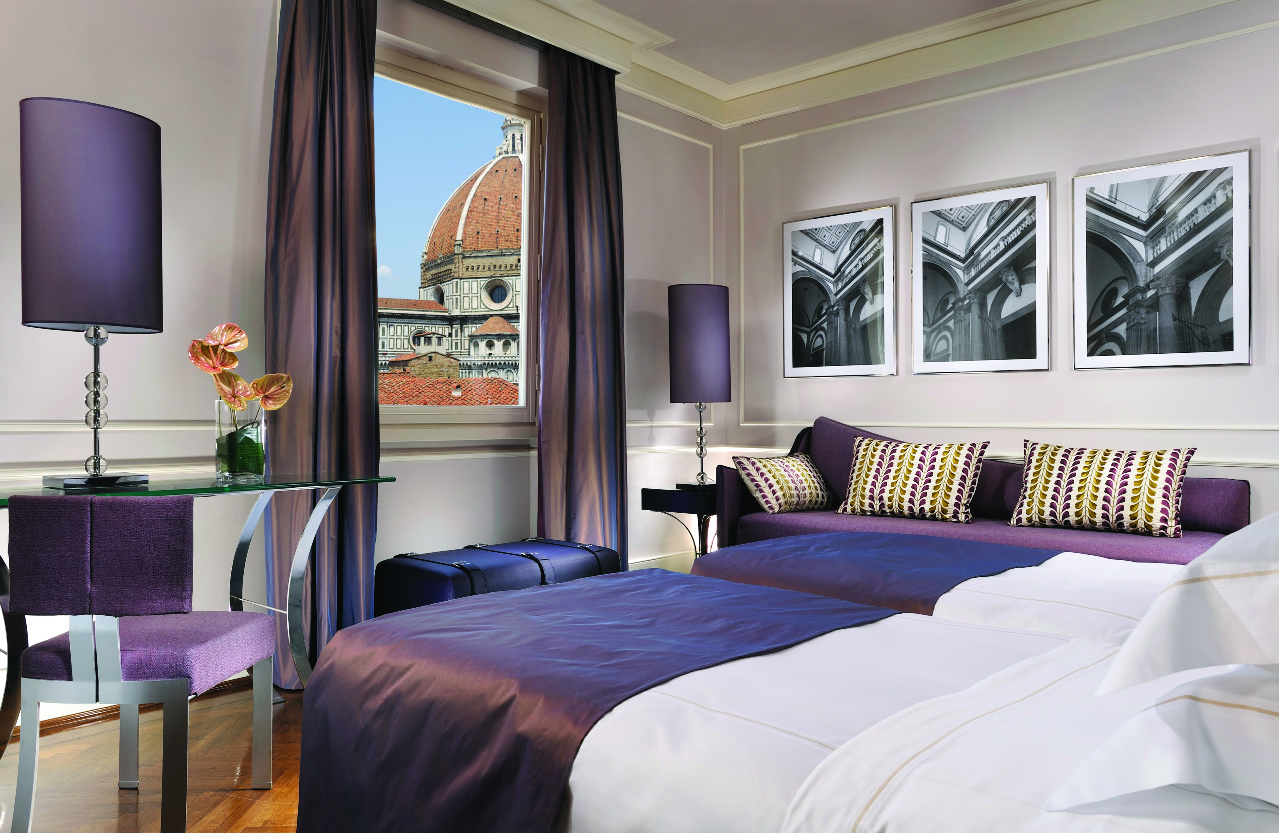 Hotel Brunelleschi Florence deluxe bedroom with direct view of Duomo