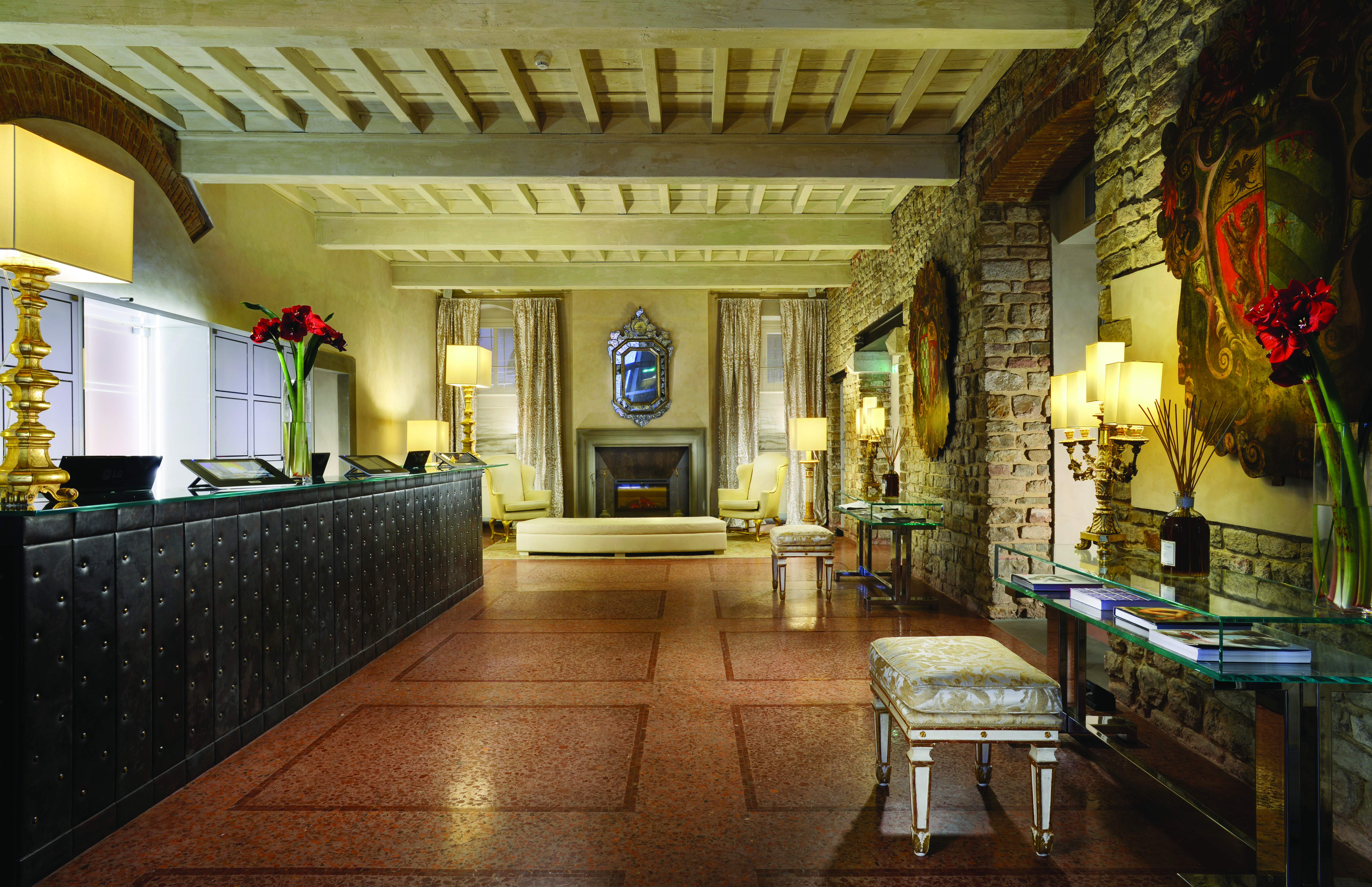 Hotel Brunelleschi Florence lobby reception desk seating area