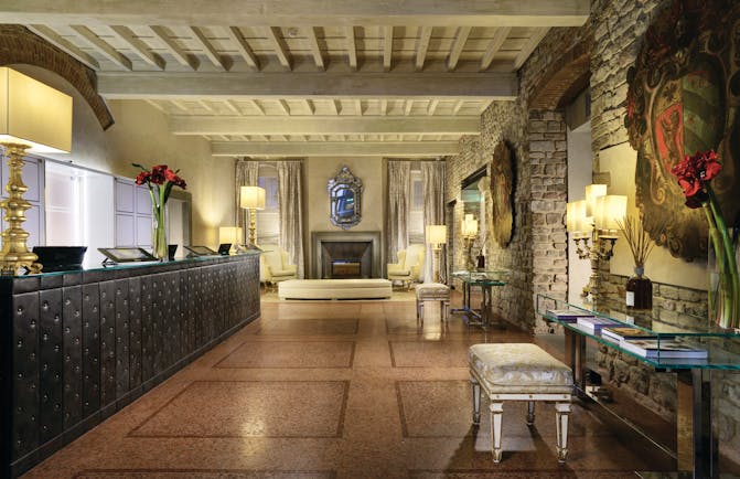 Hotel Brunelleschi Florence lobby reception desk seating area