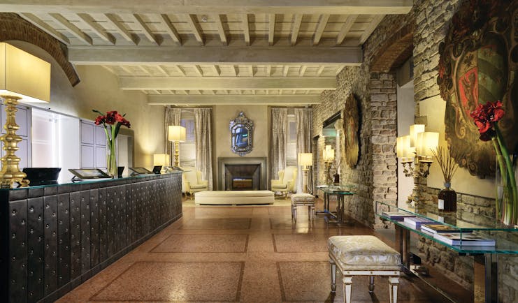 Hotel Brunelleschi Florence lobby reception desk seating area