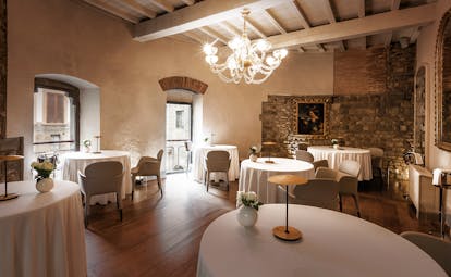 Restaurant with cobbled stone walls and wooden floors at the Brunelleschi