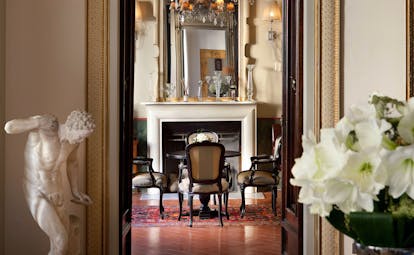 Relais Santa Croce Florence fumoir smoking room ornate décor chandelier 