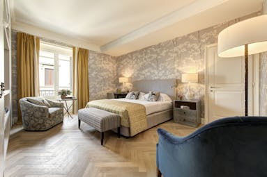 Calmcolours of greys and yellows of deluxe room at Hotel Savoy Florence