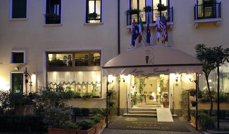 Majestic Toscanelli Padua exterior entrance to hotel by night