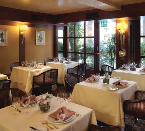 Hotel de la Ville Milan restaurant indoor dining traditional décor