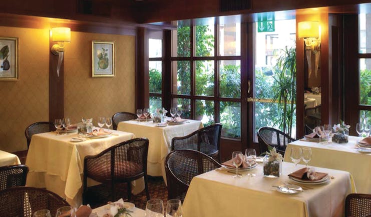 Hotel de la Ville Milan restaurant indoor dining traditional décor