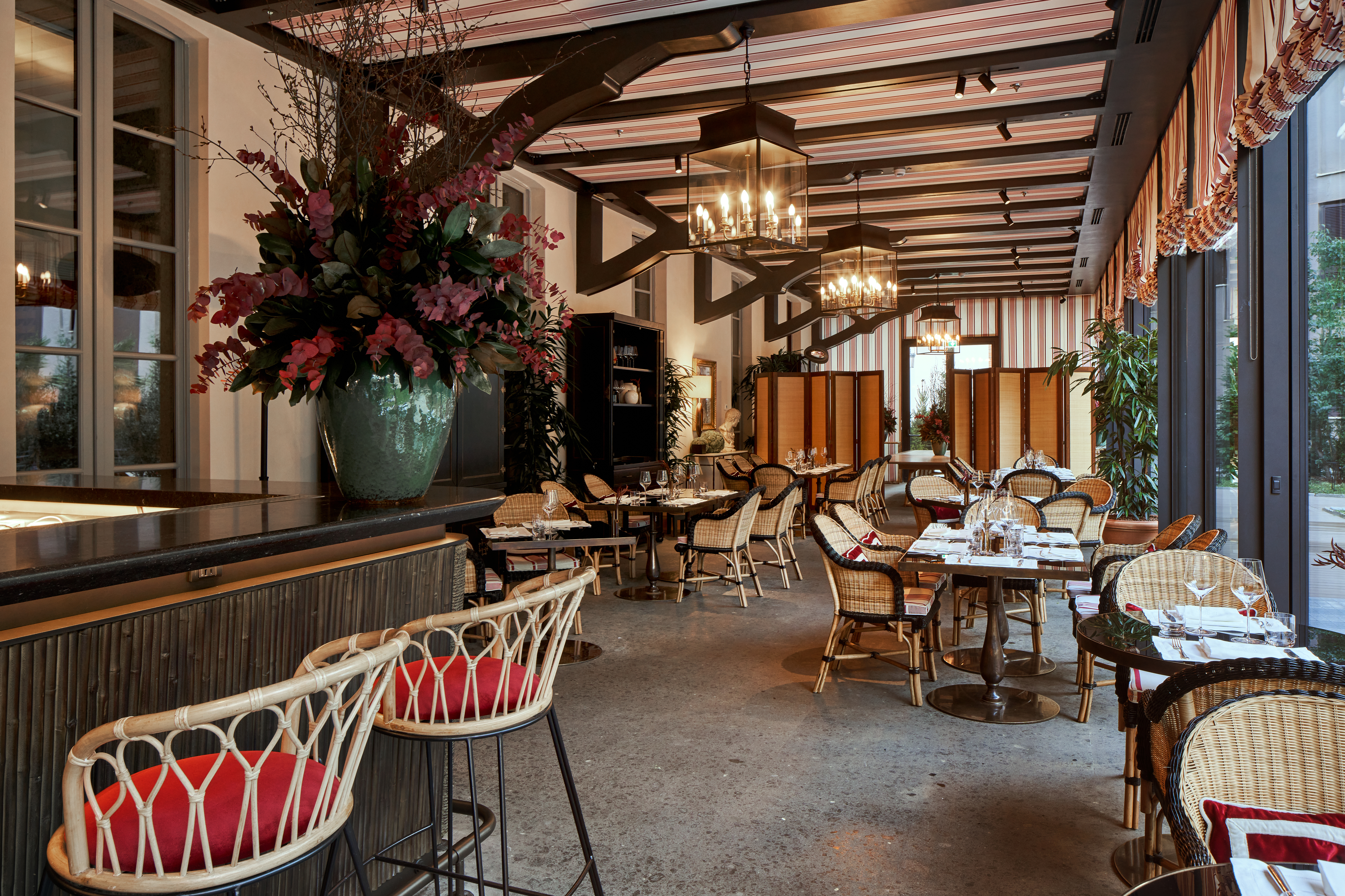 Hotel Portrait Milano 10_11 bar and restaurant, with dark beamed ceiling, and rattan chairs and bar stools