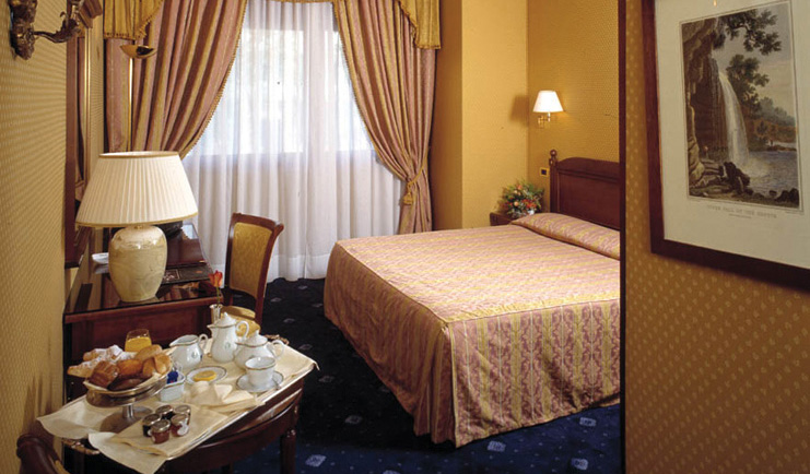 Palace Hotel Maria Luigia Parma classic room bed breakfast traditional décor