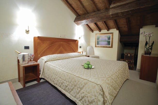 Rechigi Park Hotel attic room, double bed, wooden eaves, bright decor