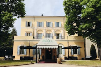 Rechigi Park Hotel exterior, hotel building and entrance, traditional Italian architecture, shuttered windows, canopied entrance, lawn, trees