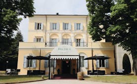 Rechigi Park Hotel exterior, hotel building and entrance, traditional Italian architecture, shuttered windows, canopied entrance, lawn, trees