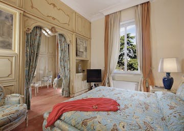 Aldrovandi Villa Borghese Rome royal bedroom ornate decadent
