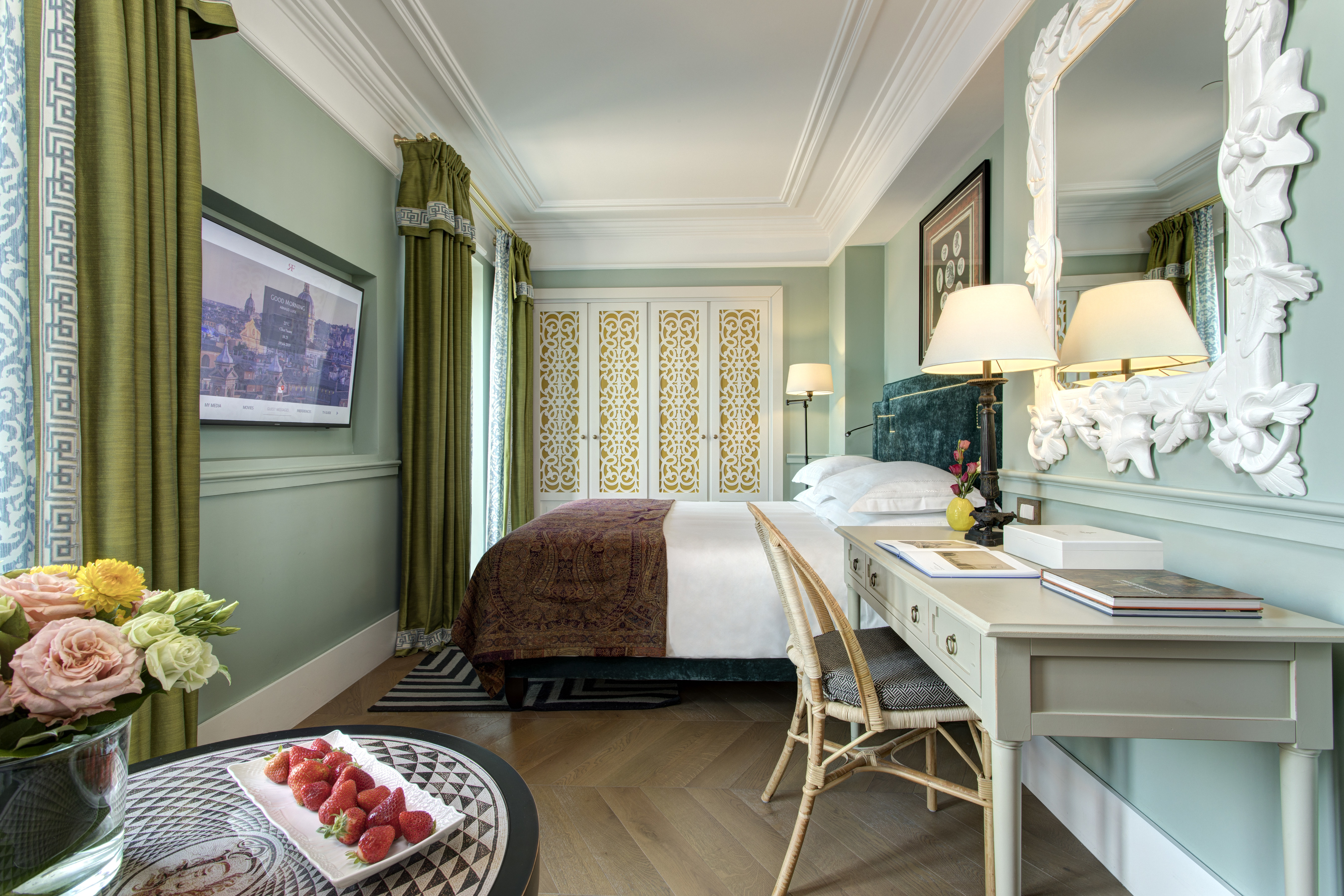 Hotel de la Villa Rome green and mauve room