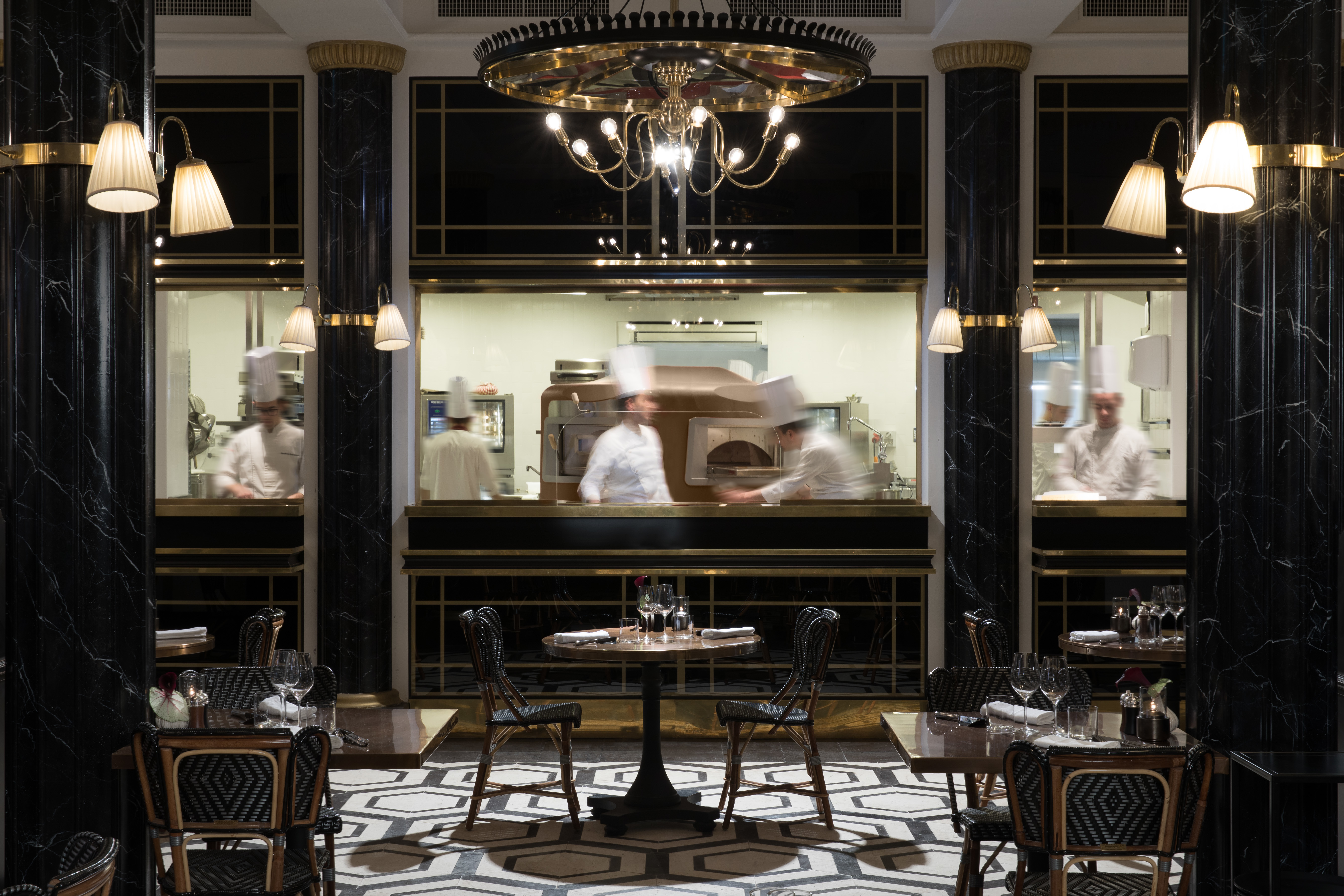 Hotel de la Villa Rome dark bar and restaurant