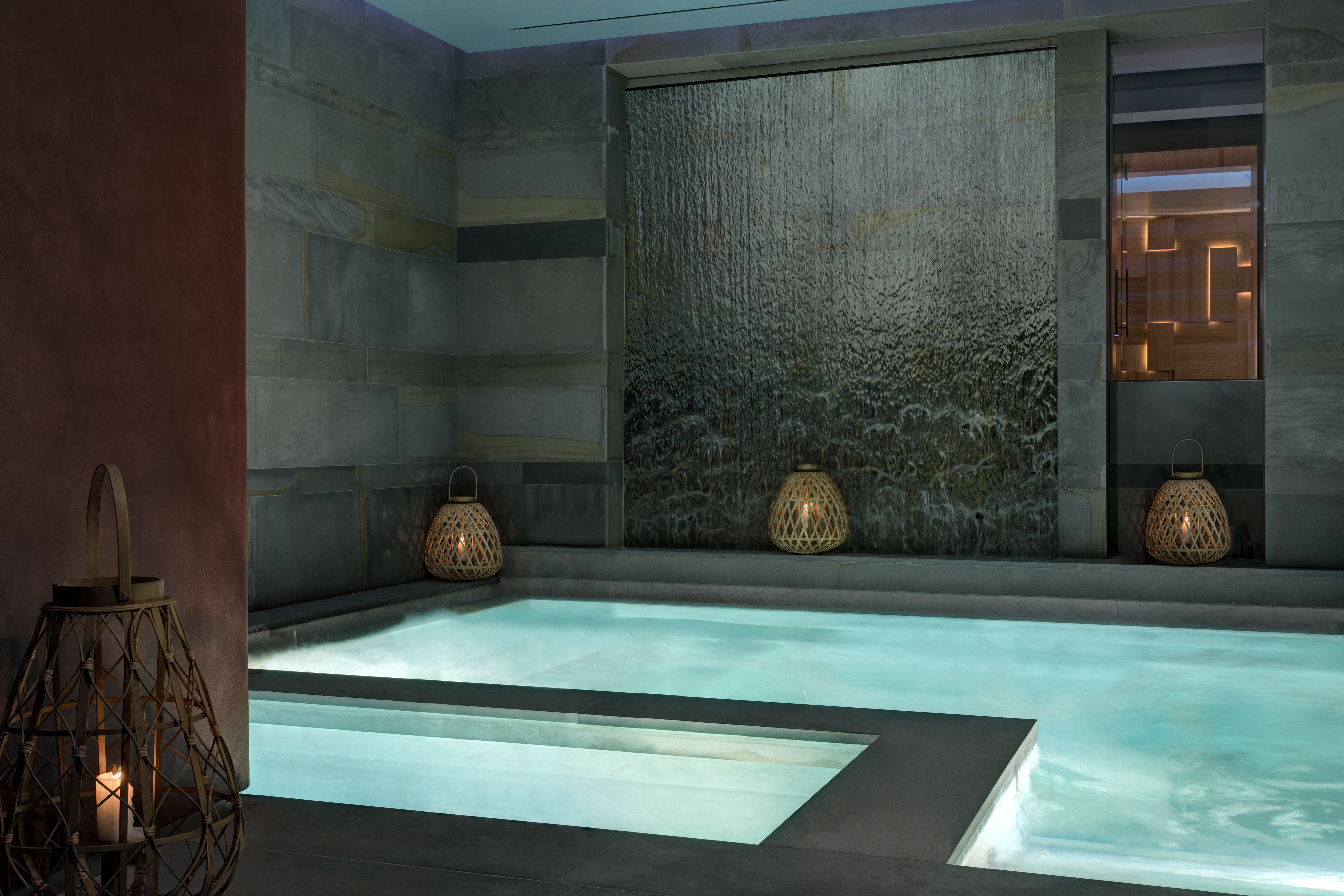 Hotel de la Ville spa pool