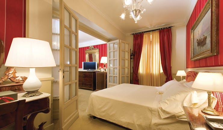 Hotel d'Inghilterra Rome executive junior suite bed lounge area ornate décor