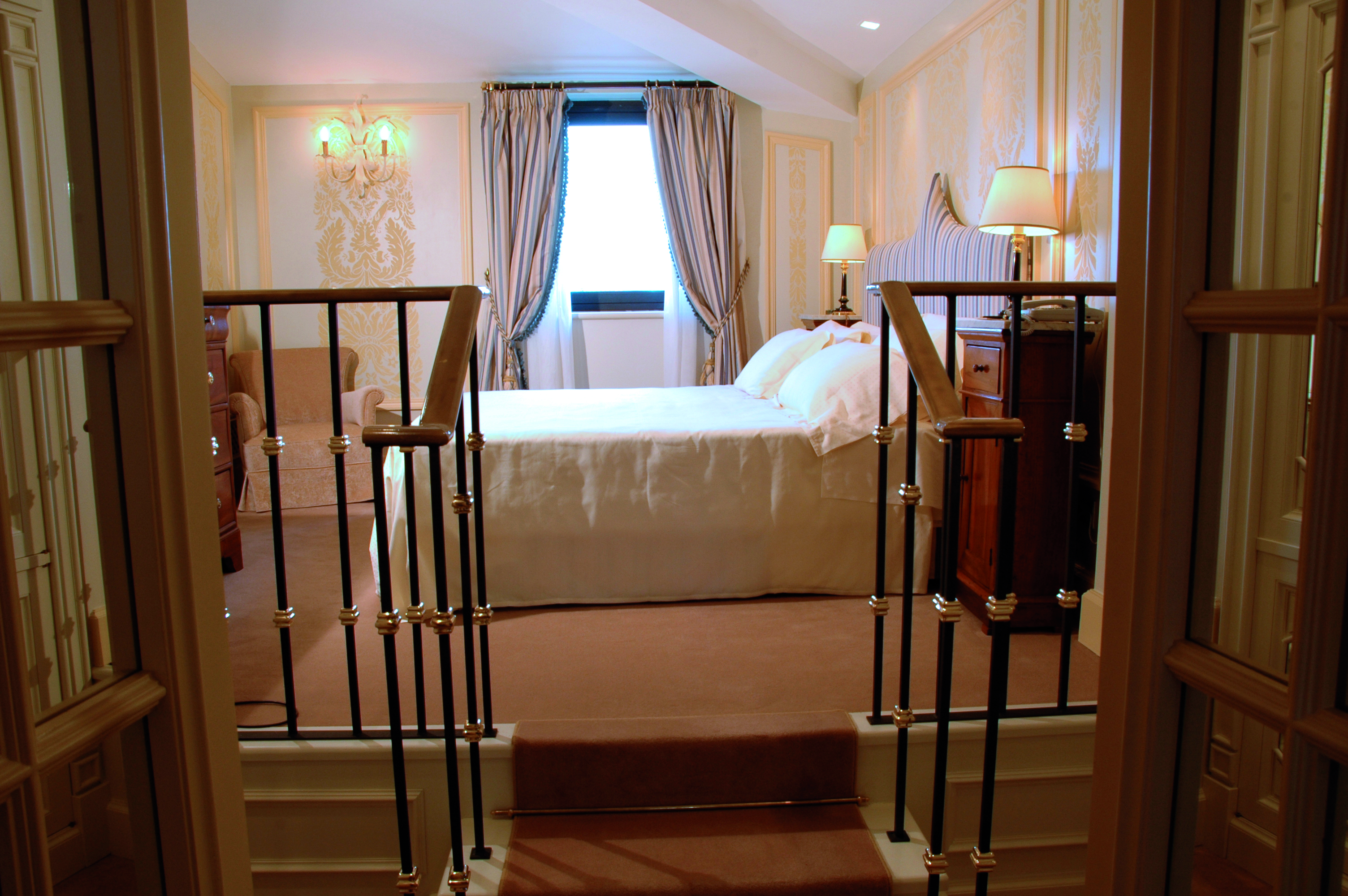 Hotel d'Inghilterra Rome executive room bed elegant décor