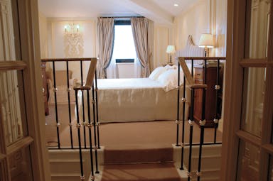 Hotel d'Inghilterra Rome executive room bed elegant décor