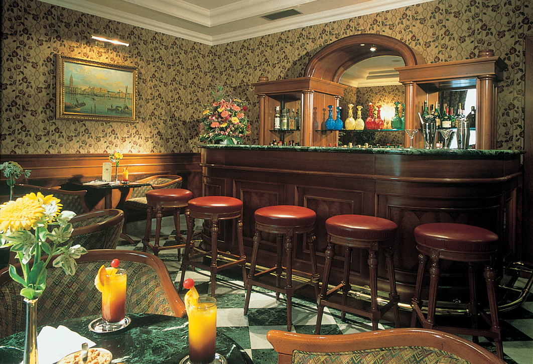 Bar with red bar stalls, wood pannelled bar and drinks 