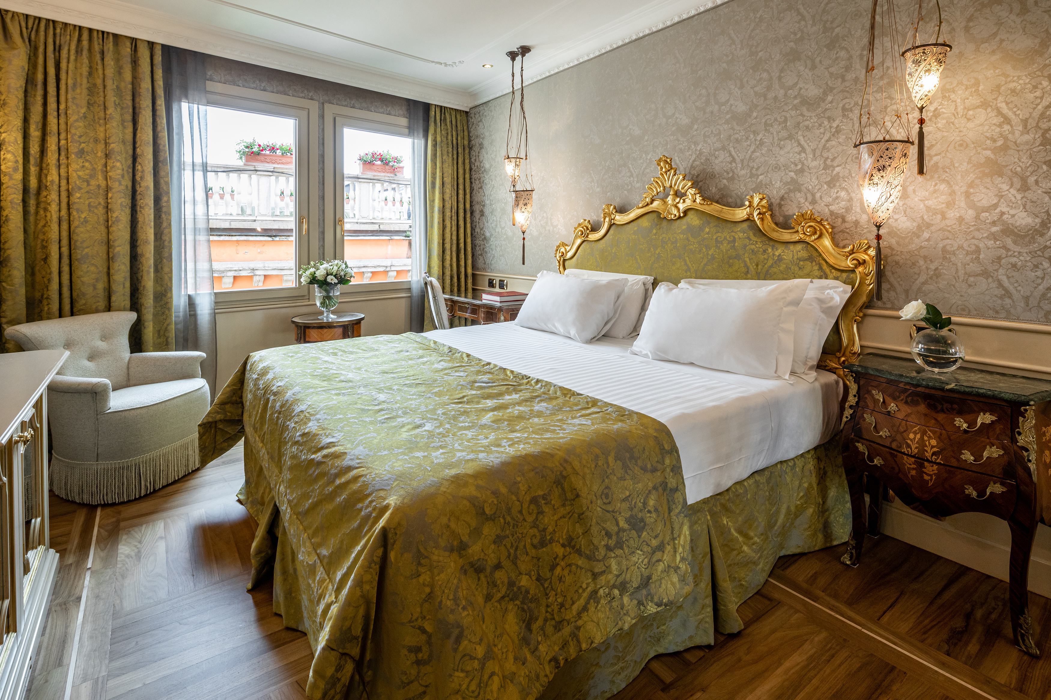 Luna Baglioni Venetian hotel by canal