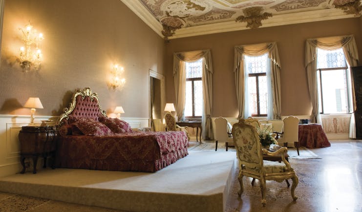 Ca Sagredo Venice Sebastiano Ricci suite spacious suite large bed windows seating