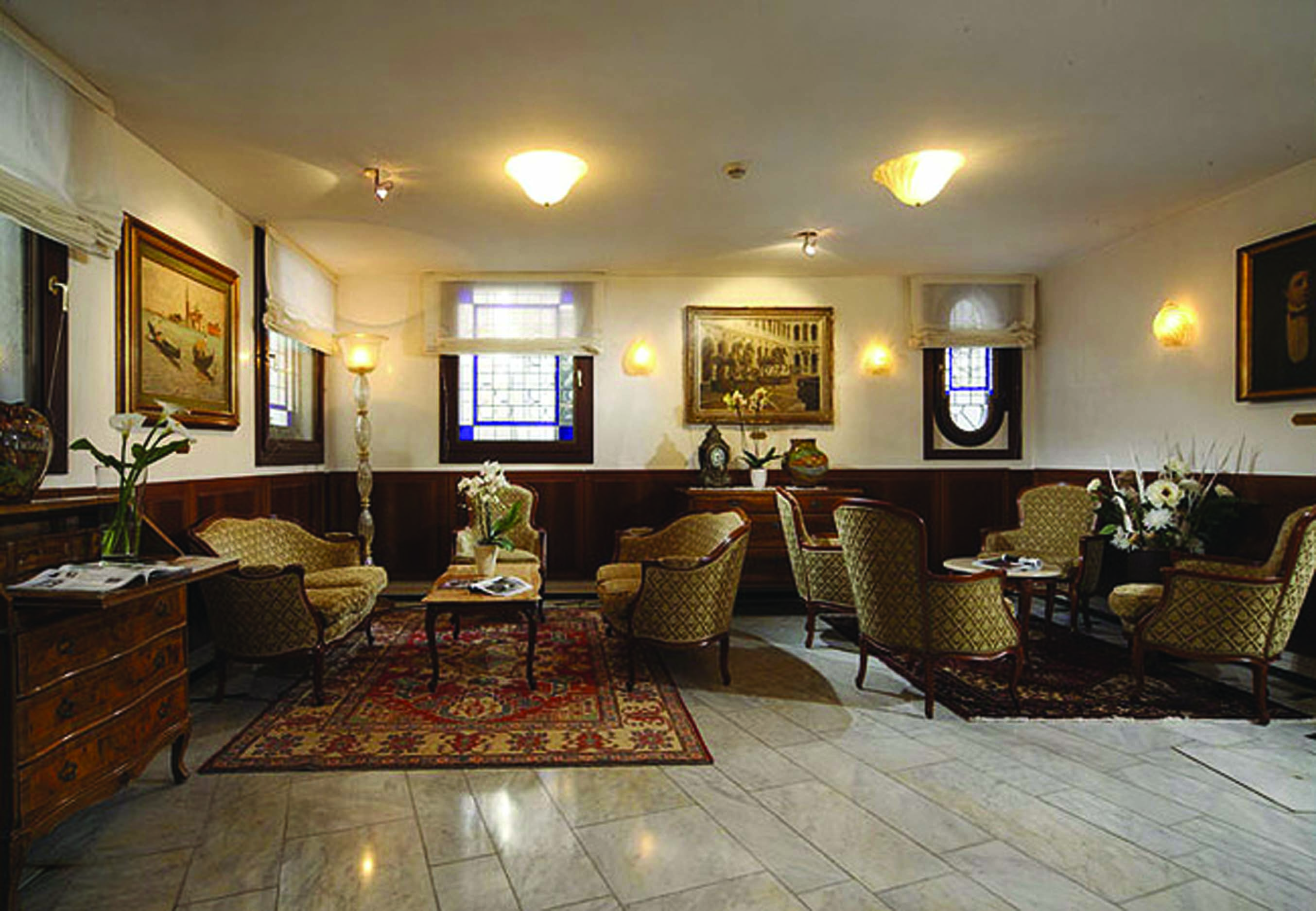 Hotel Bizansio Venice lobby sofas dining chairs indoor seating area