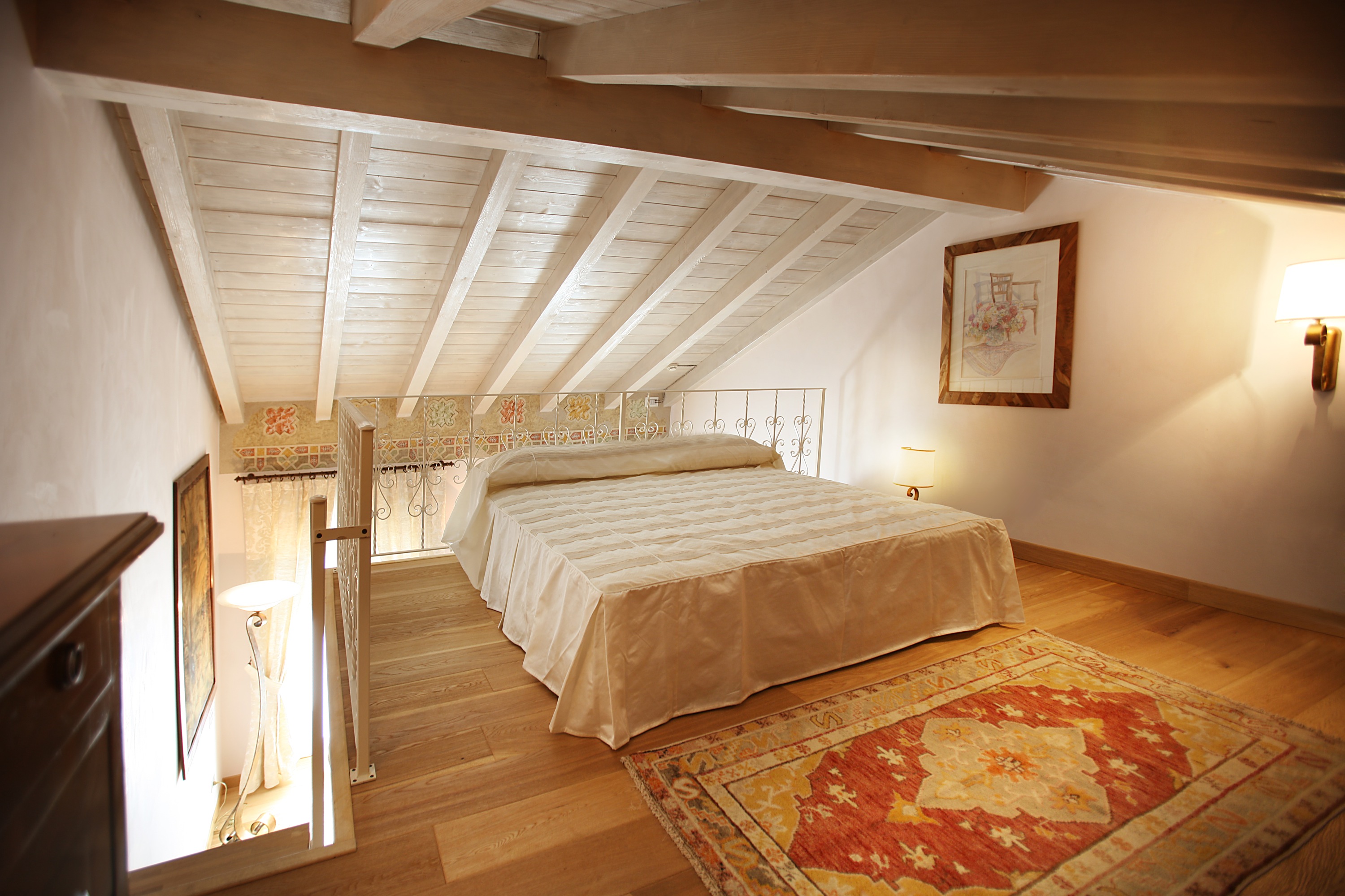 Single room with double bed, painting and rug