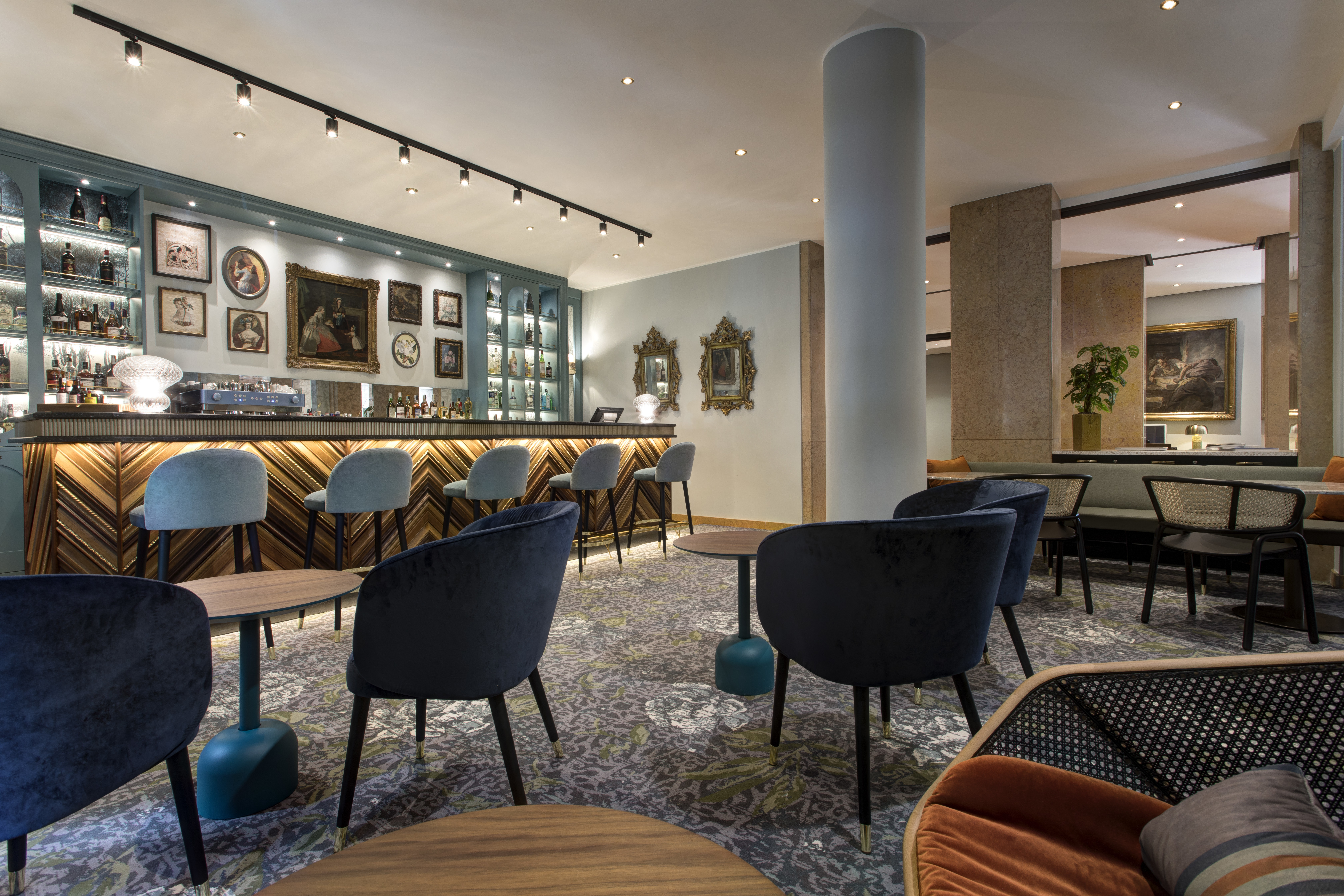 Bar andl lounge at hotel