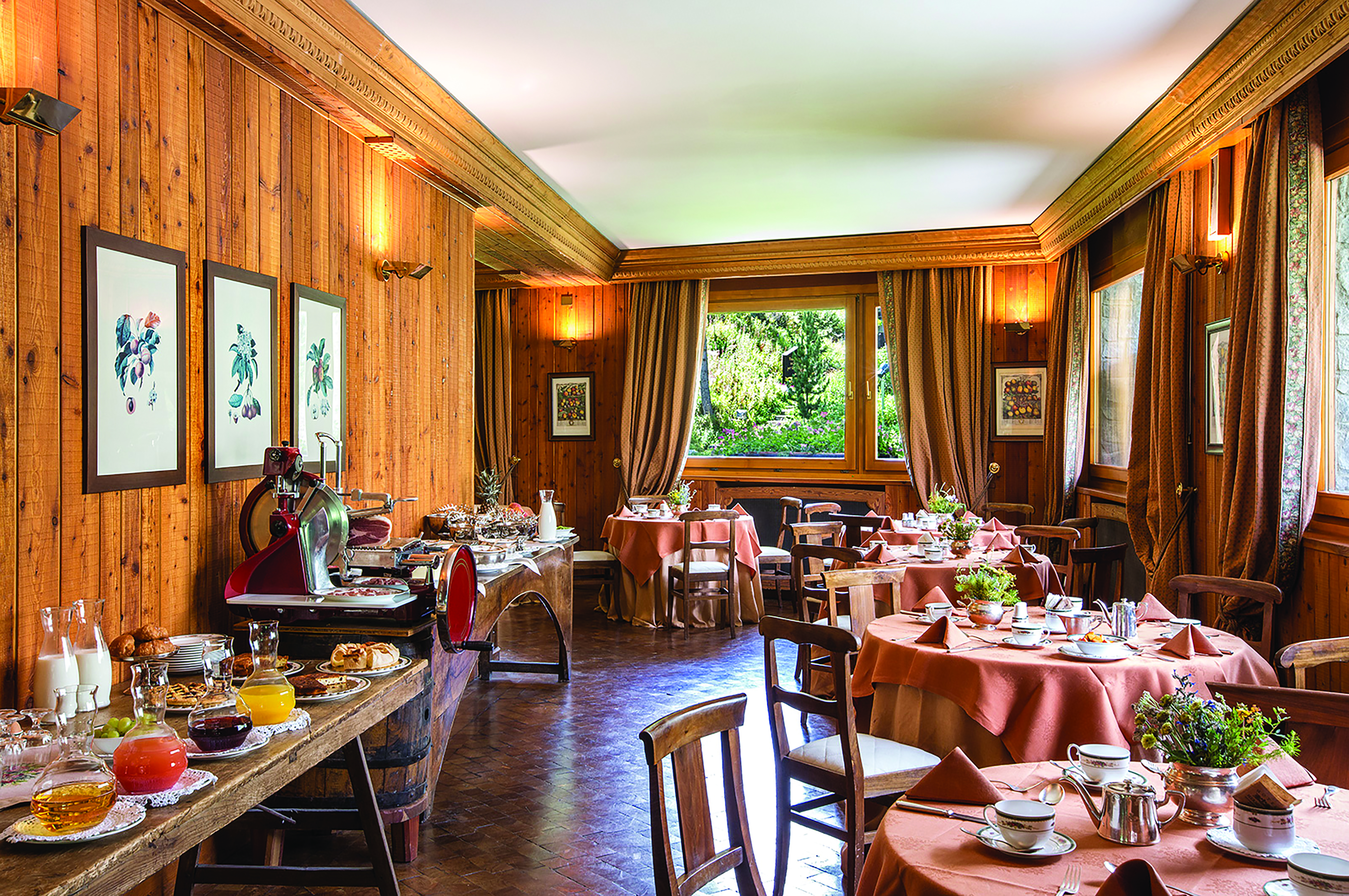  Hotel Hermitage Italy Alps breakfast buffet dining area continental breakfast